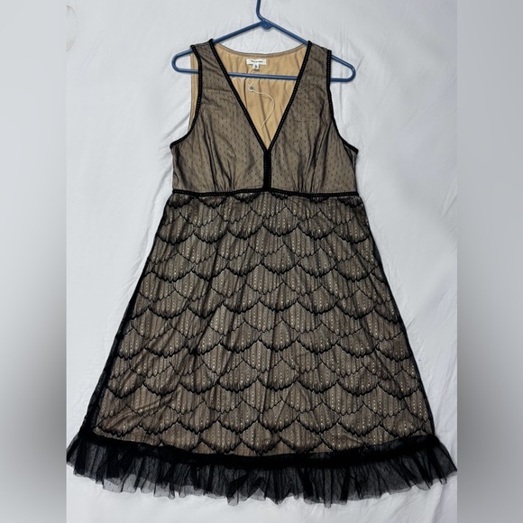 BRAND NEW Max Studio Lace Art Deco Tan & Black Lace Dress Size XL - Picture 1 of 6